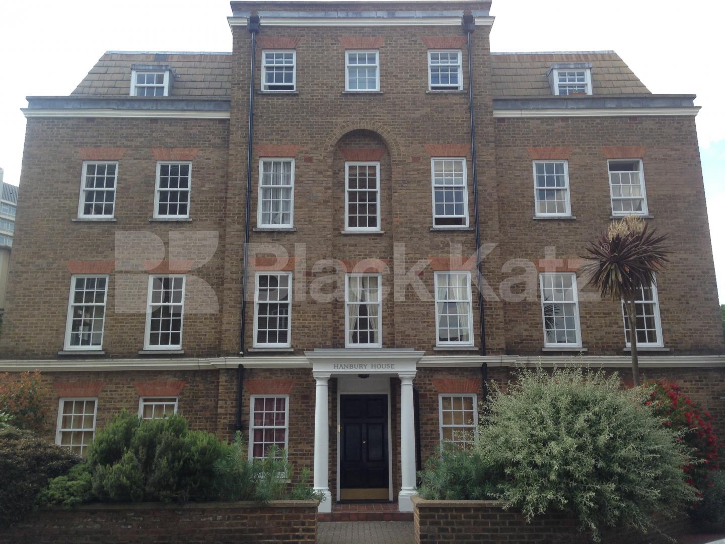 			UNDER OFFER, Studio Apartment, 1 bath, 1 reception Studio			 Regents Bridge Gardens, Vauxhall